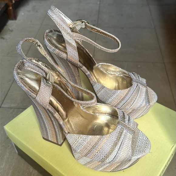 Lilana Multi color heels size 7 1/2 - Picture 1 of 4